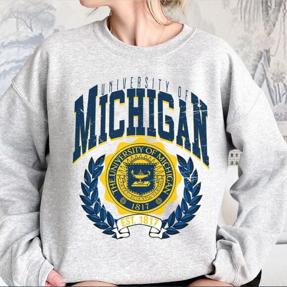 University of Michigan Sweatshirt Michigan Wolverines Shirt - Picture 2 of 2
